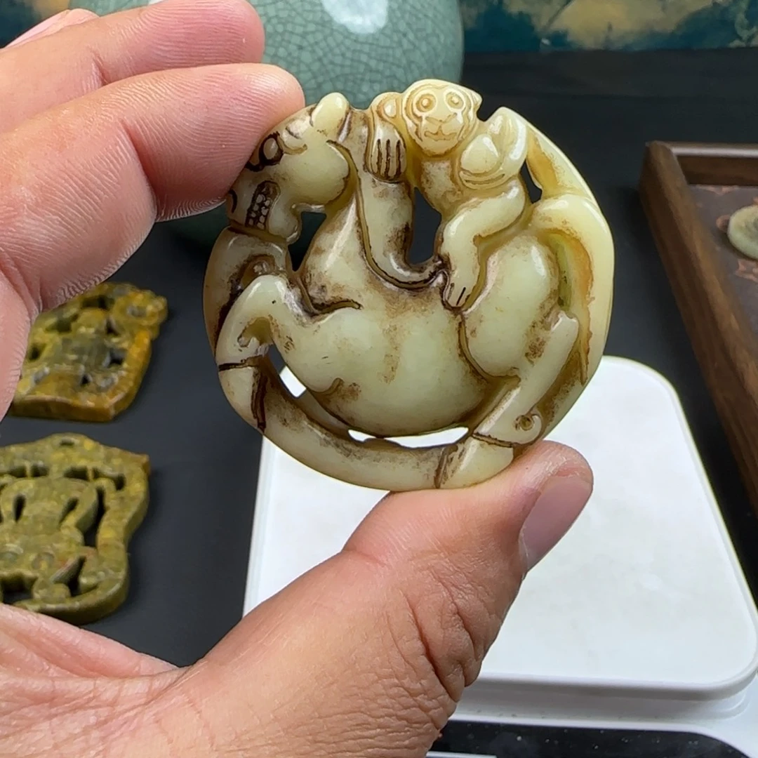 和田玉（糖玉）未镶嵌颈饰玉佩吊坠