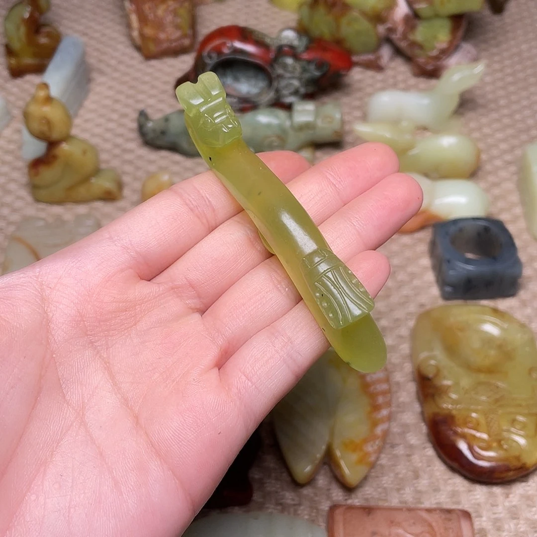 蛇纹石玉未镶嵌如图
