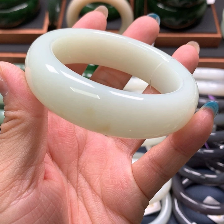 【闪购商品】未镶嵌手镯和田玉32