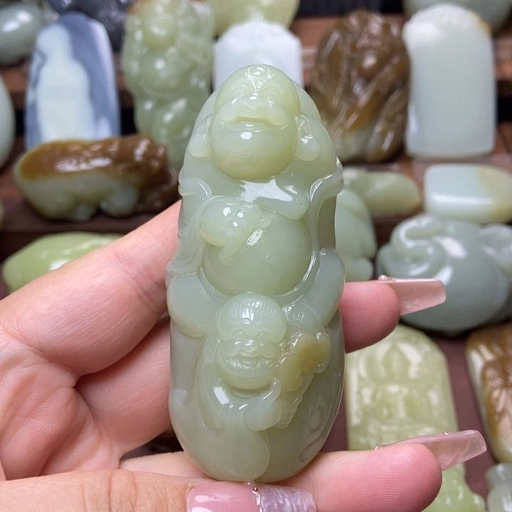 和田玉未镶嵌把件