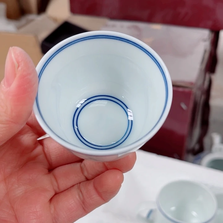 青花玲珑手绘双线蓝边小杯50容量