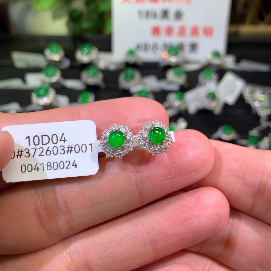 【闪购商品】翡翠吊坠(不含链)18K金镶嵌蛋面