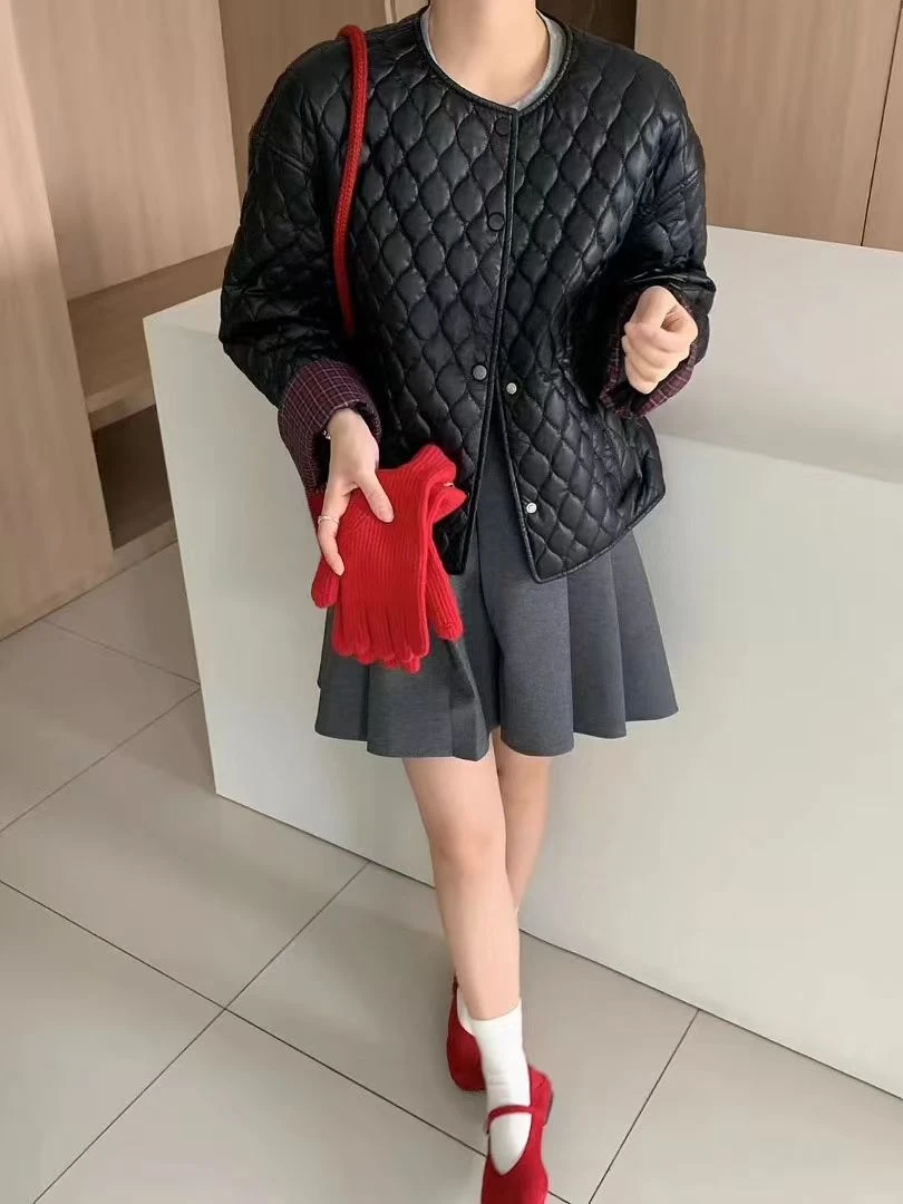 雪雕家2025新款口袋轻职风常规款圆领长袖皮衣冬季时尚小香风