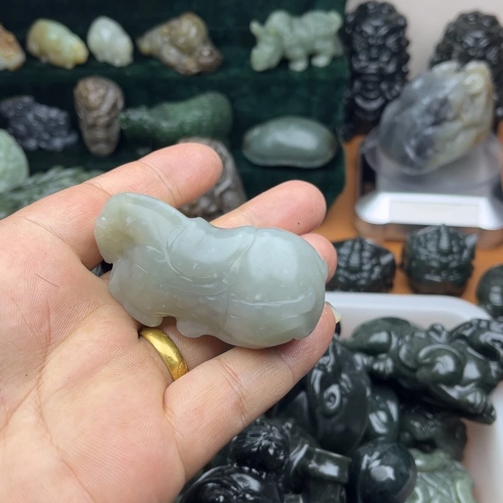 和田玉未镶嵌把件