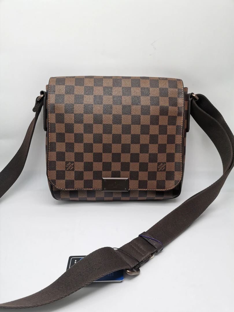 99新 LouisVuitton/路易威登 96新17207  棕棋盘格翻盖单肩斜挎包