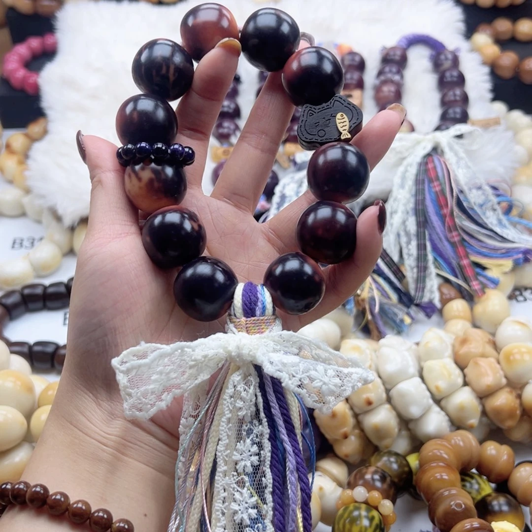 吊坠白玉菩提23➕干车干磨菩提手持黑白点