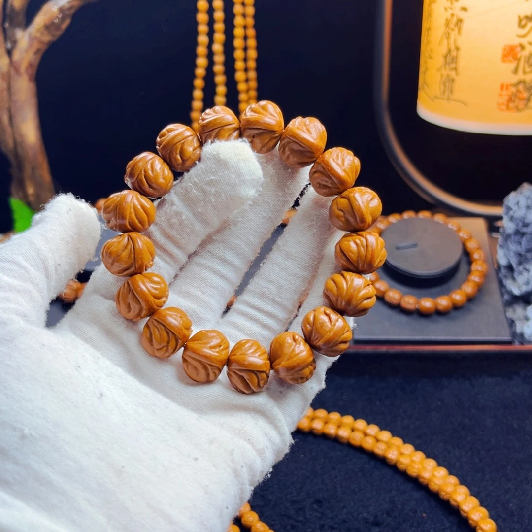 又***绿桃核吊坠野生桃核