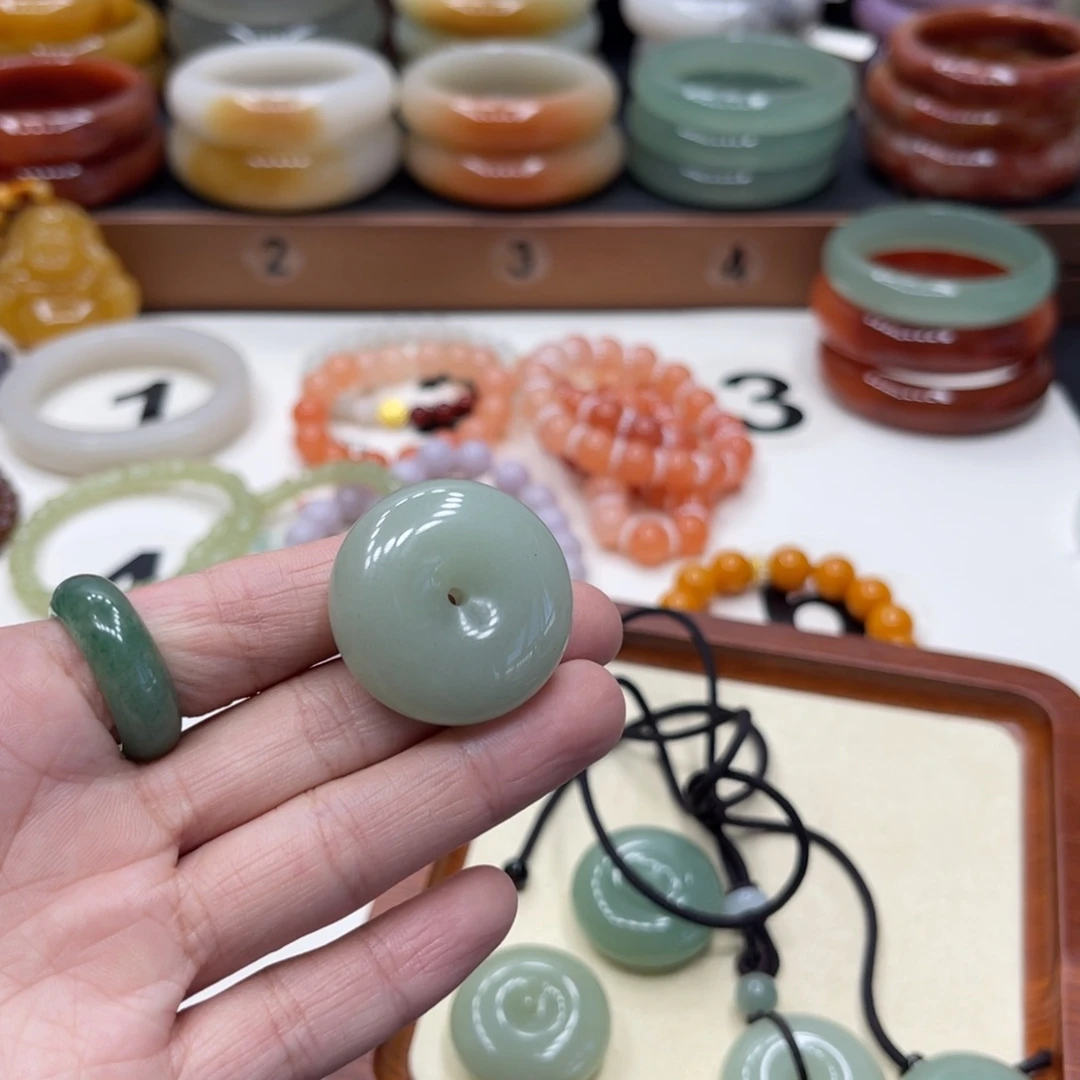 淡***荷未镶嵌石英岩玉珠宝奇石