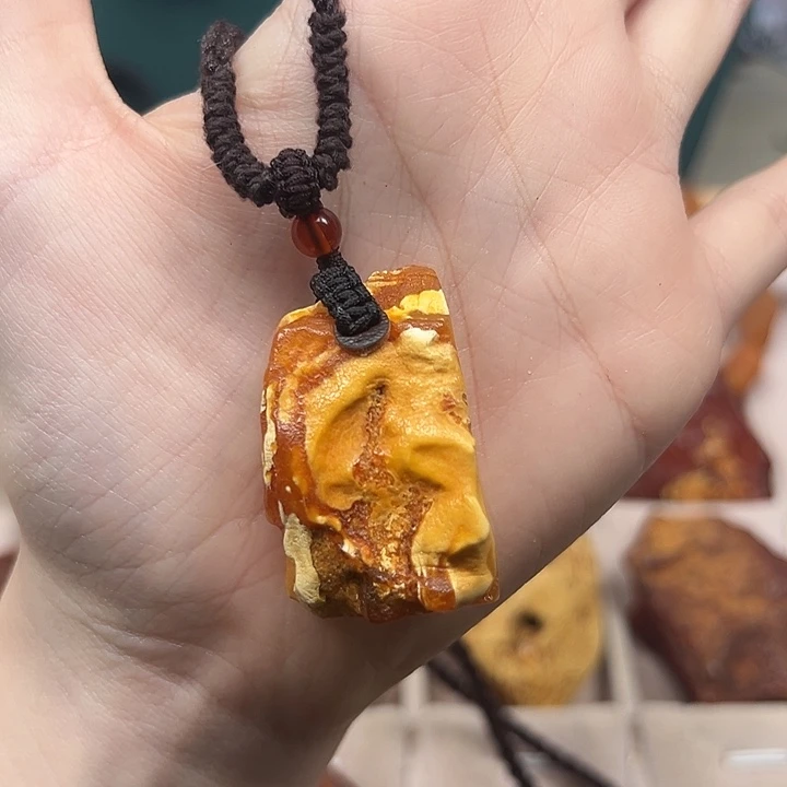 琥珀珠宝奇石未镶嵌