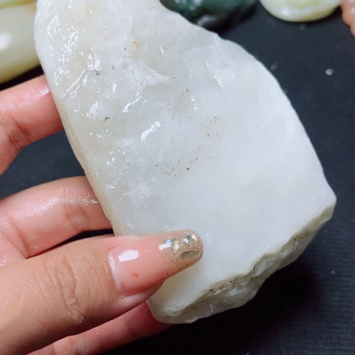 和田玉（糖玉）未镶嵌珠宝奇石