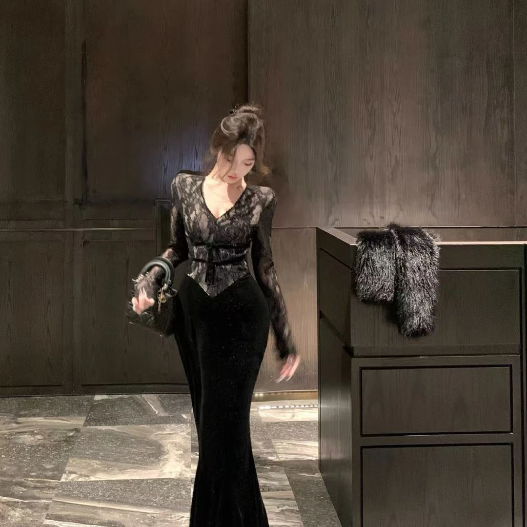 气质名媛V领蕾丝拼接针织连衣裙女小众设计感包臀鱼尾裙