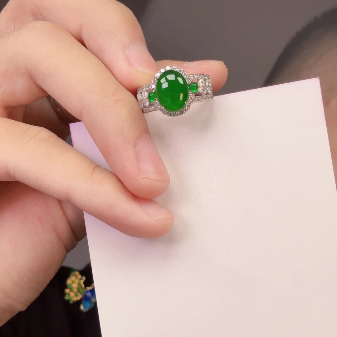 翡翠挂件未镶嵌一件