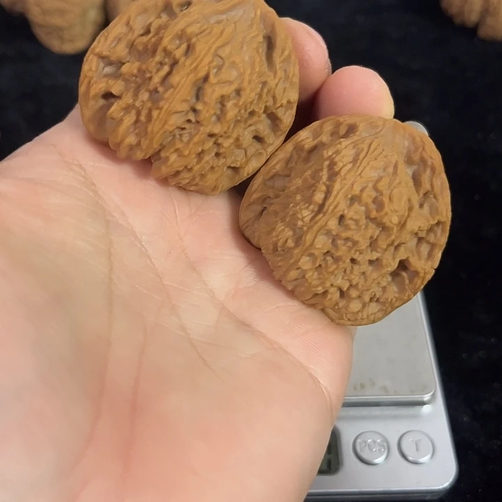 把件文玩核桃42左右南疆练手对，编号023