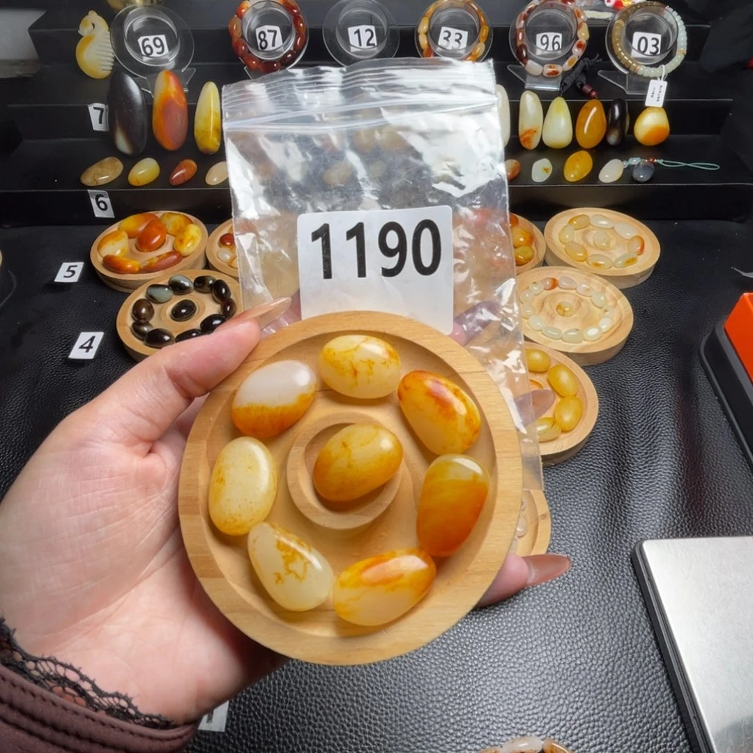 咖***啡和田玉未镶嵌手链