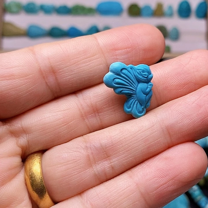 绿松石未镶嵌颈饰