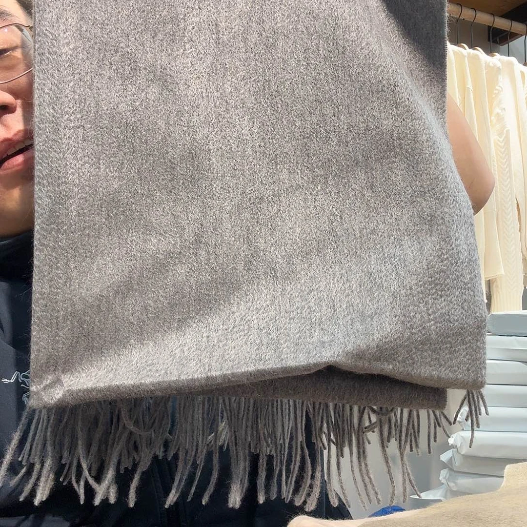 万***万纯羊绒保暖围巾浅灰
