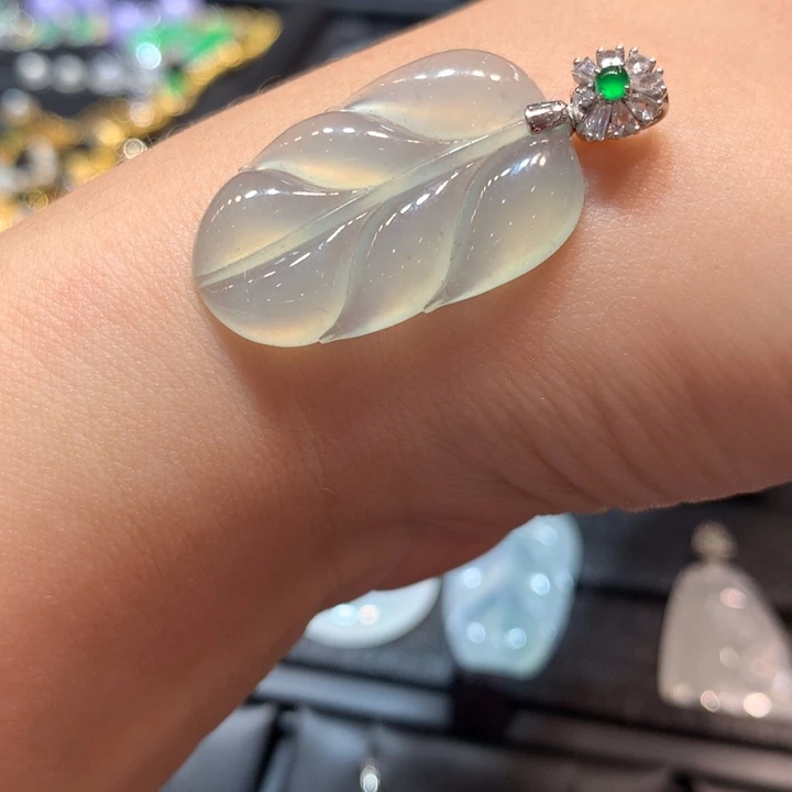 【闪购商品】颈饰18K金镶嵌翡翠翡翠