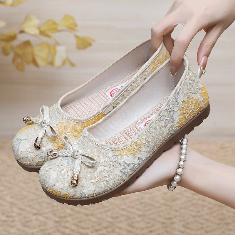 2025春季老北京布鞋浅口舒适百搭平底透气软底时尚妈妈鞋一脚蹬