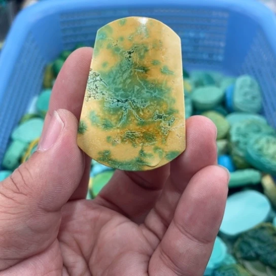 未镶嵌菱锰矿珠宝半成品