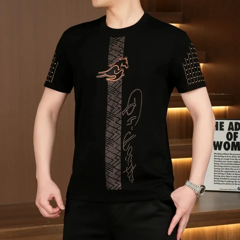 【轻奢】2025夏季高品质短袖男士圆领时尚百搭金马奔腾潮流休闲半袖