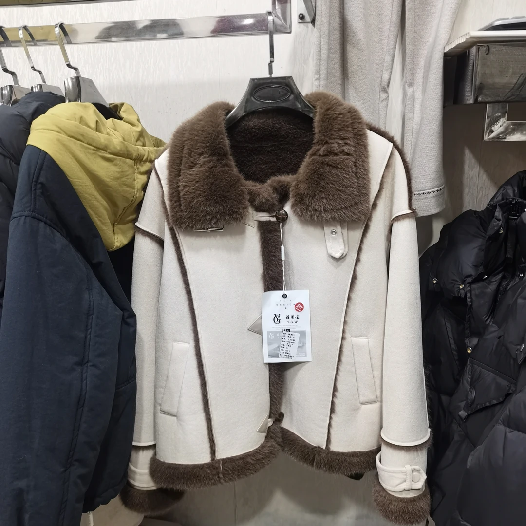 依美阁女装皮毛一体时尚百搭款