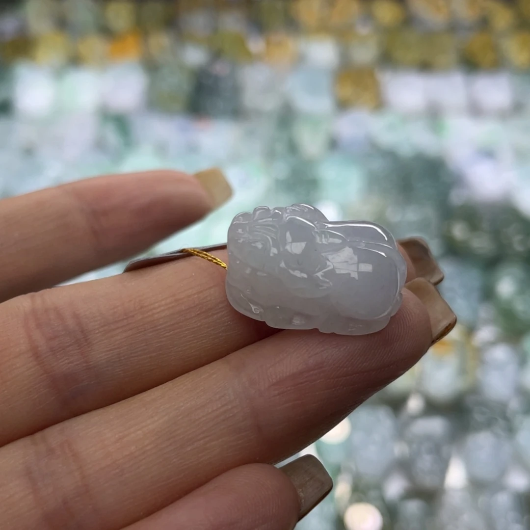 翡翠未镶嵌颈饰貔貅