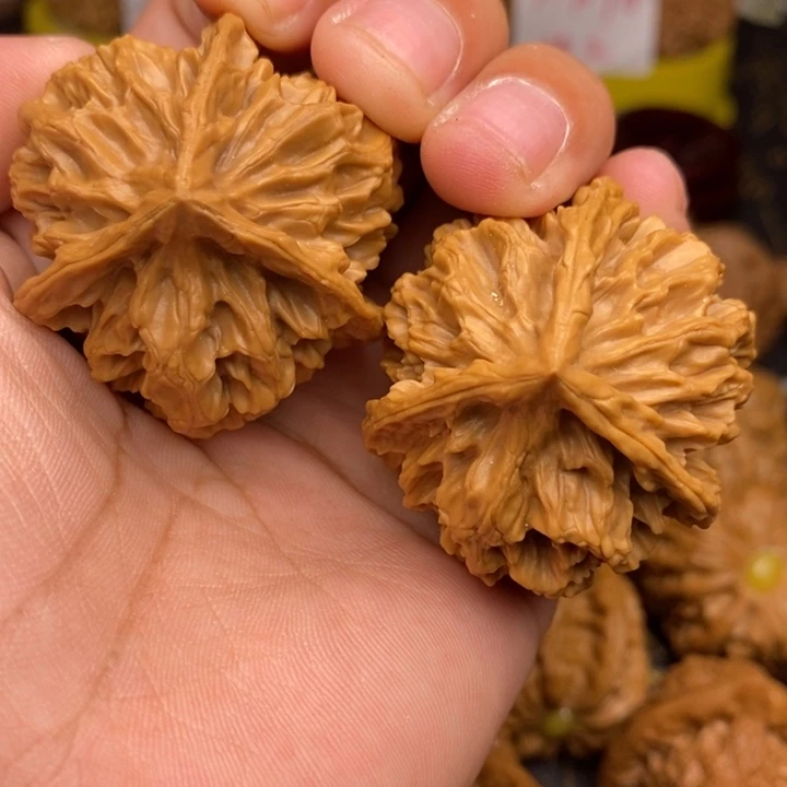 文玩核桃把件阿***G三棱