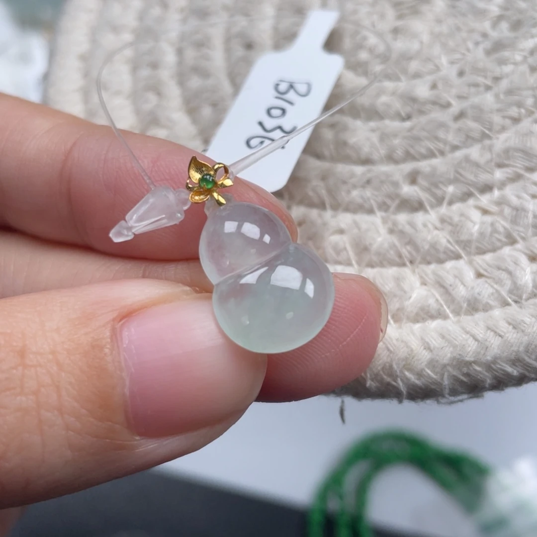 翡翠18K金镶嵌颈饰天然A货缅甸翡翠