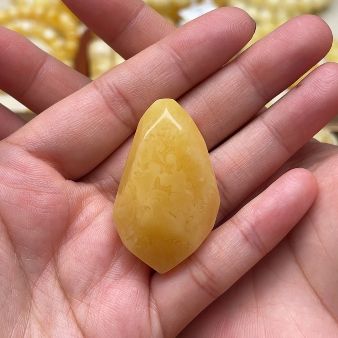 琥珀未镶嵌裸石蜜蜡吊坠笑