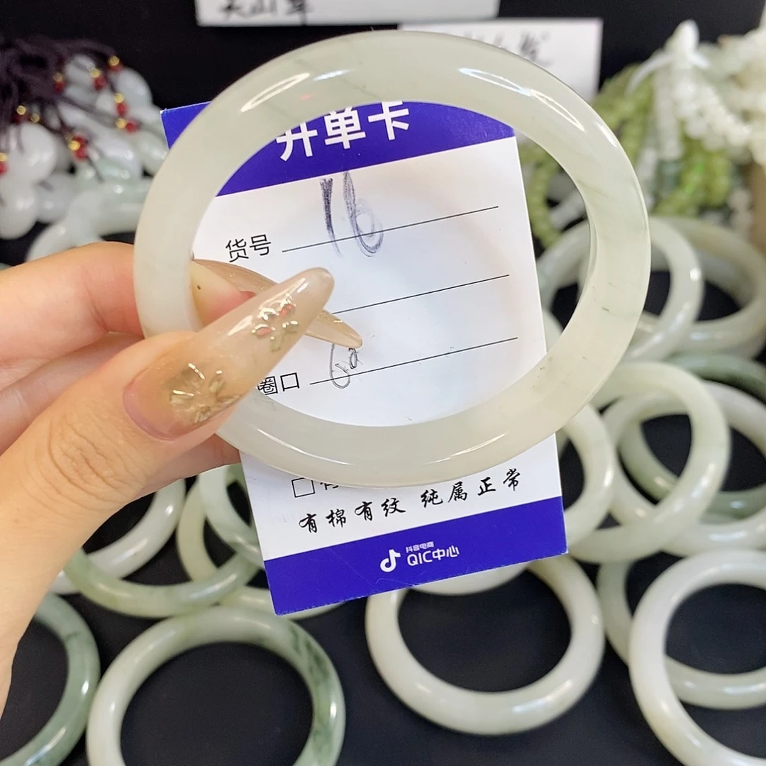 未镶嵌手镯石英质玉