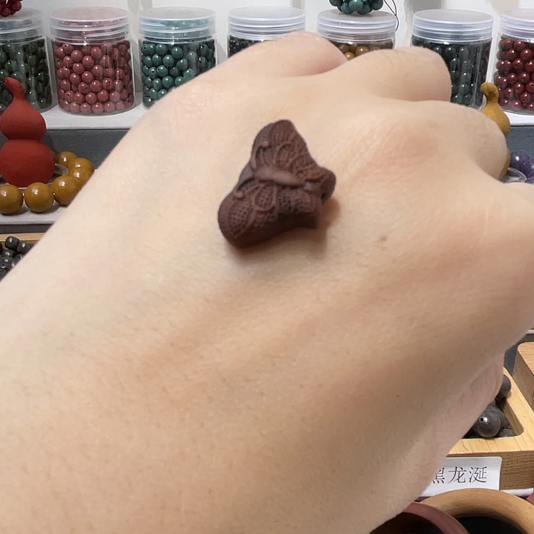 泥塑合香珠老山檀蝴蝶配饰