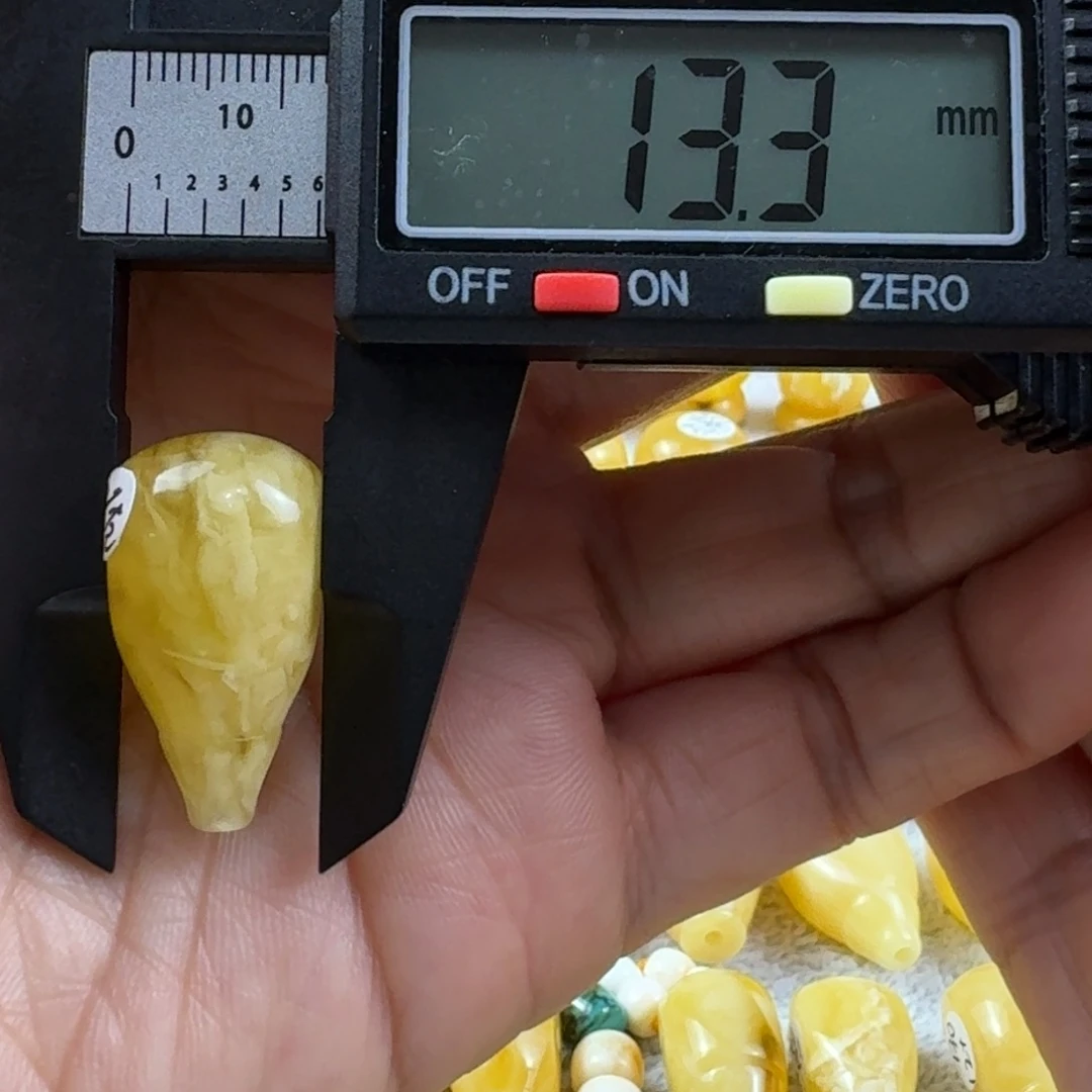 蜜蜡未镶嵌裸石22杂