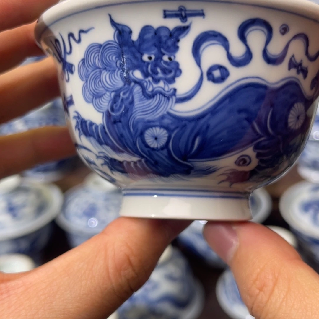 流****其他瓷汀蓝手作纯手工手绘青花仿元双狮压手杯