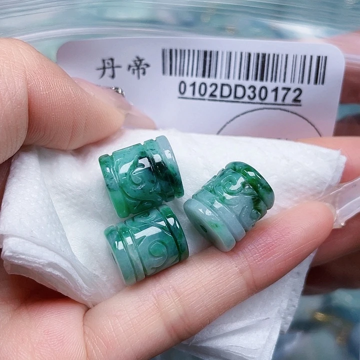 吊坠(不含链)未镶嵌翡翠山*