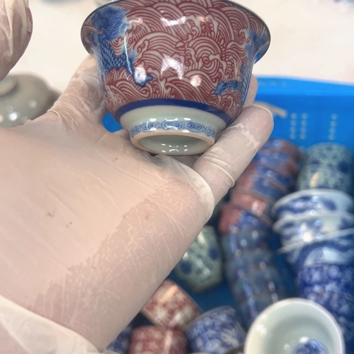 瓷片白青花釉里红麒麟踏浪压手杯客杯