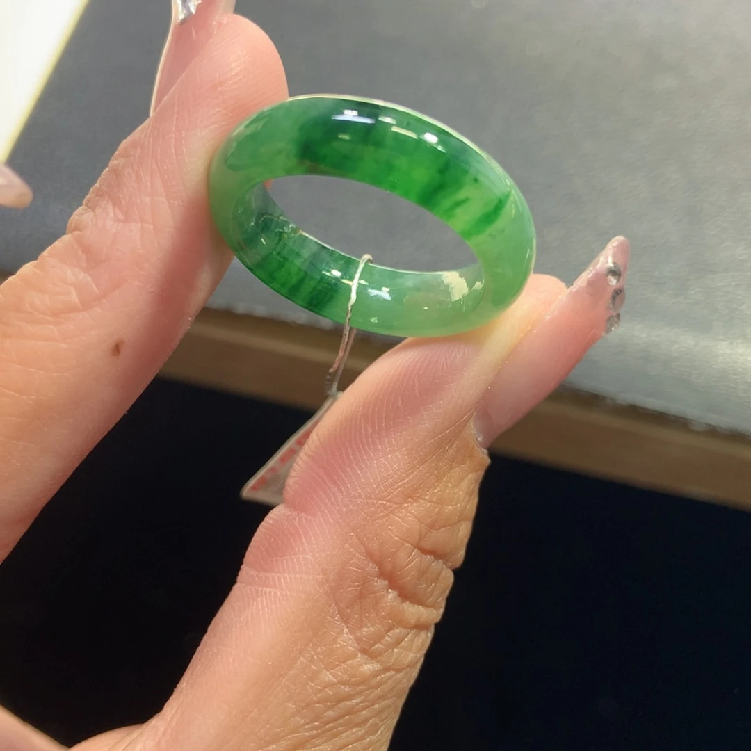 翡翠戒指未镶嵌翡翠
