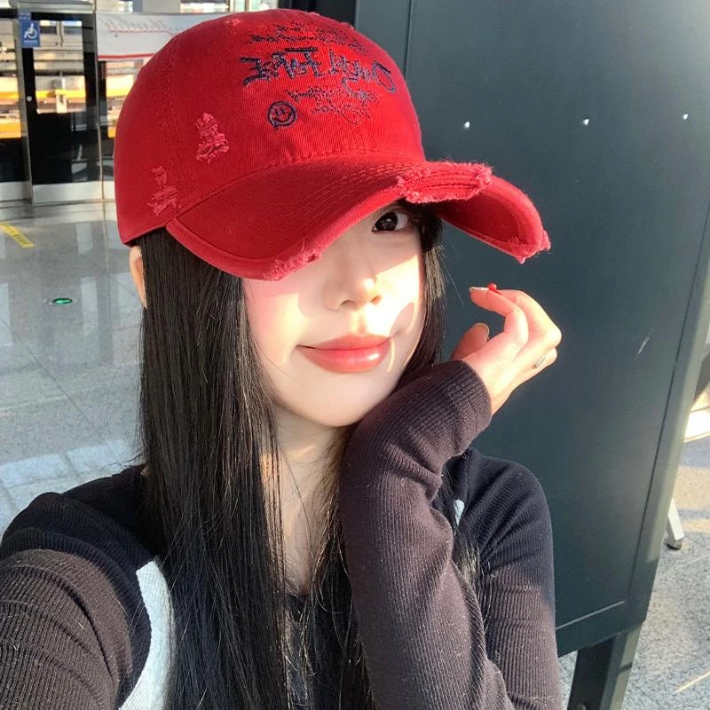 破洞棒球帽女韩版百搭大头围深顶鸭舌帽宽帽檐大脸显脸小红色帽子
