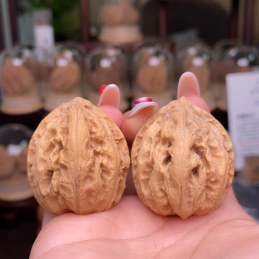 文玩核桃吊坠绣球