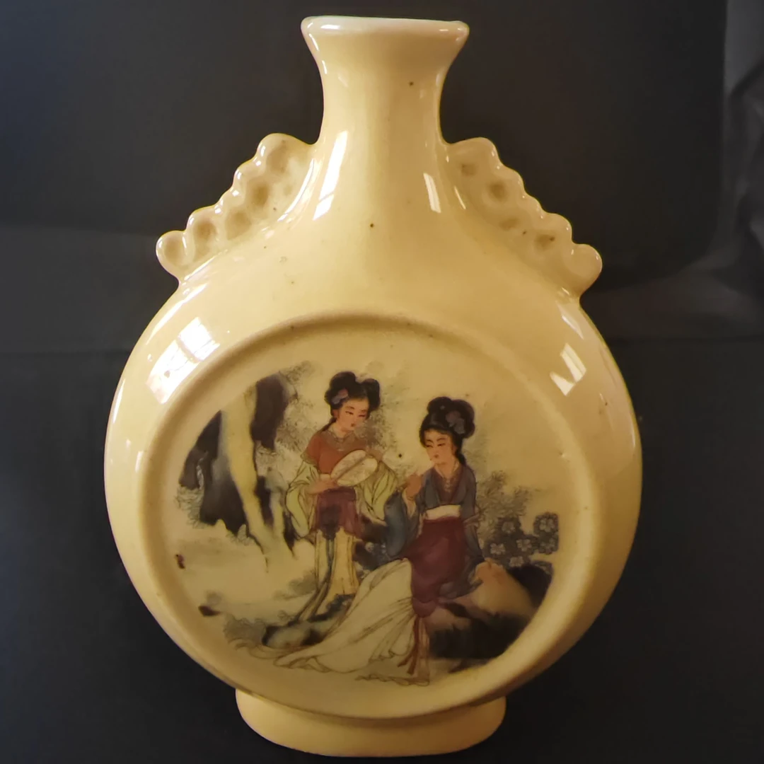 釉上彩复古黄色彩绘精美摆件