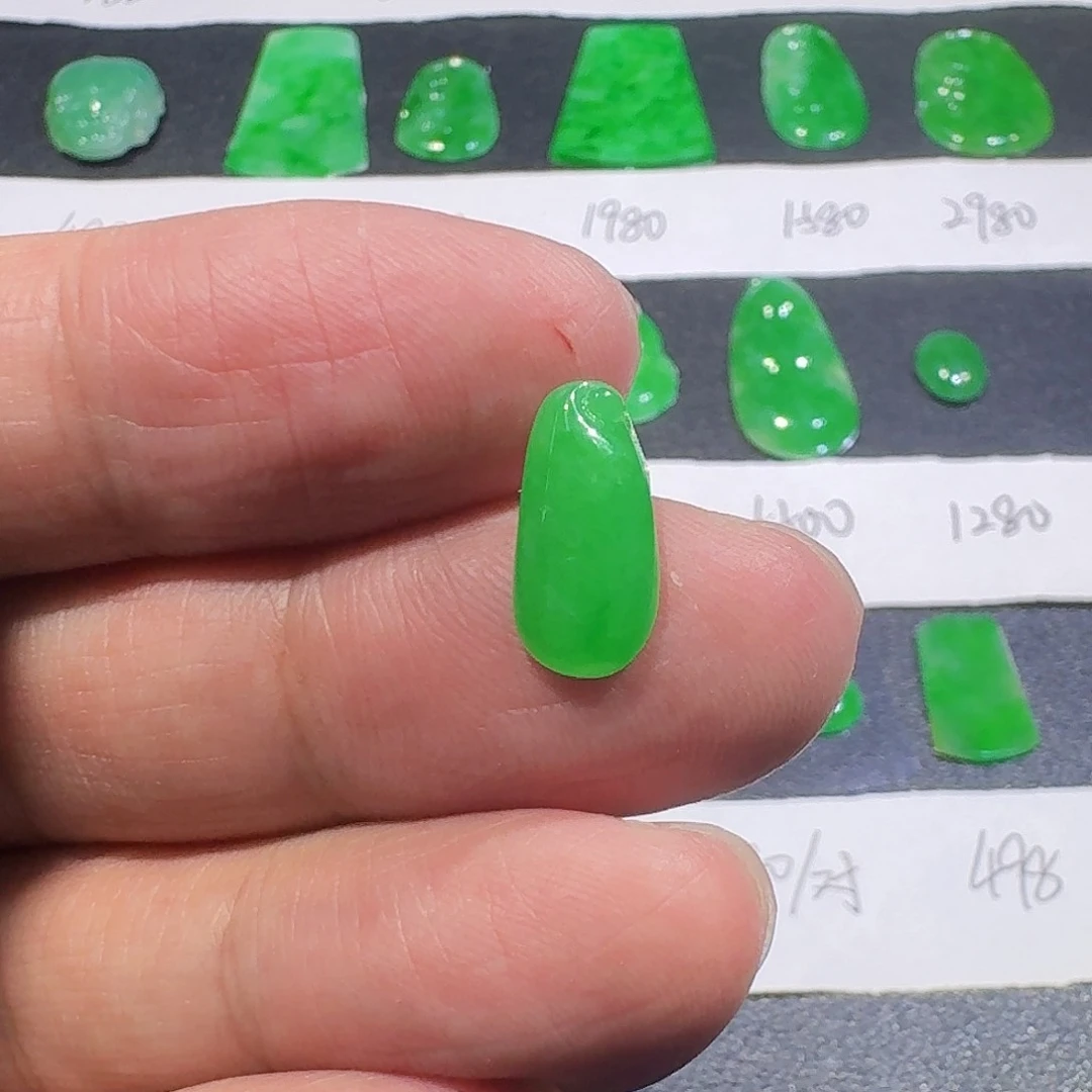 翡翠未镶嵌颈饰福瓜