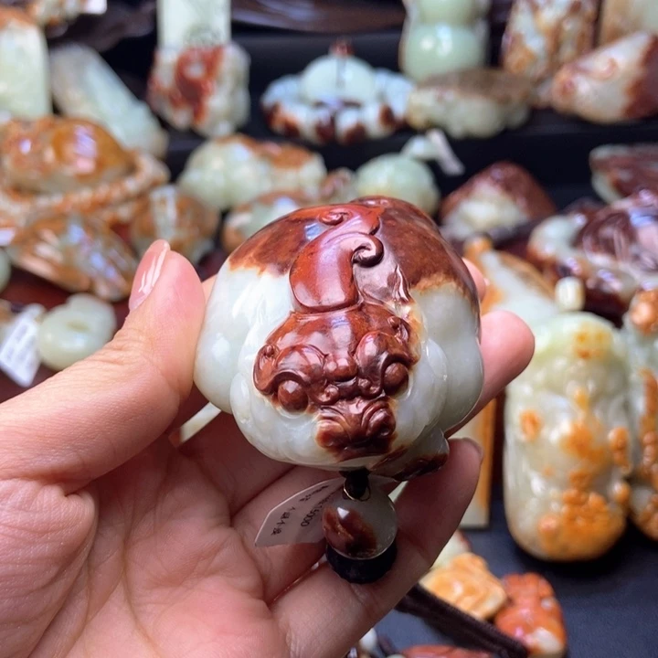 岫岩河磨玉（透闪石质玉）未镶嵌把件