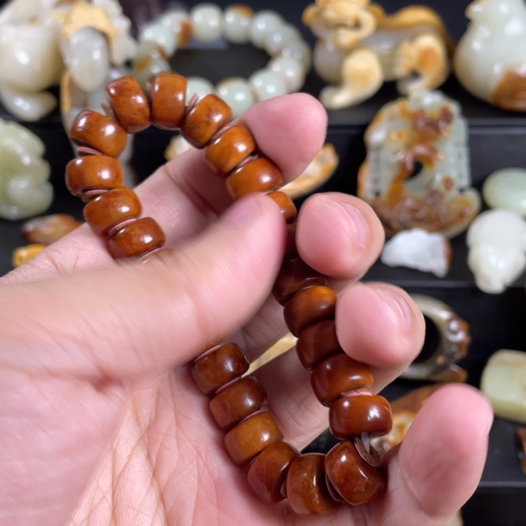 王***猫和田玉未镶嵌颈饰