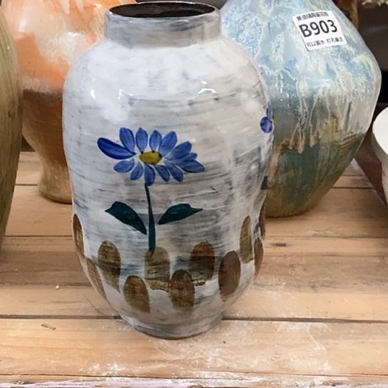 瓶高26厘米口7厘米。景德镇陶瓷