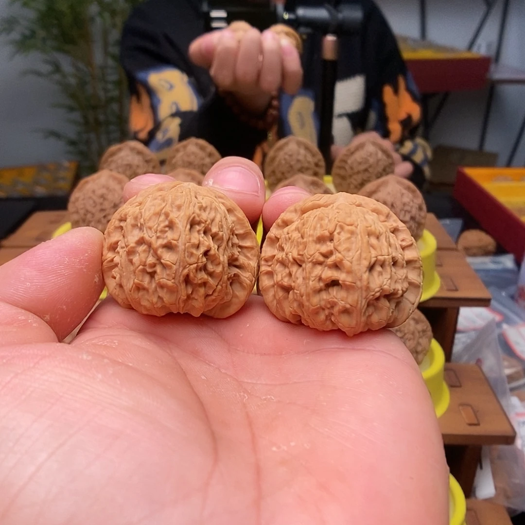 文玩核桃吊坠闷白40