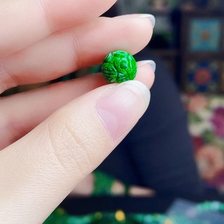 翡翠未镶嵌颈饰多样性