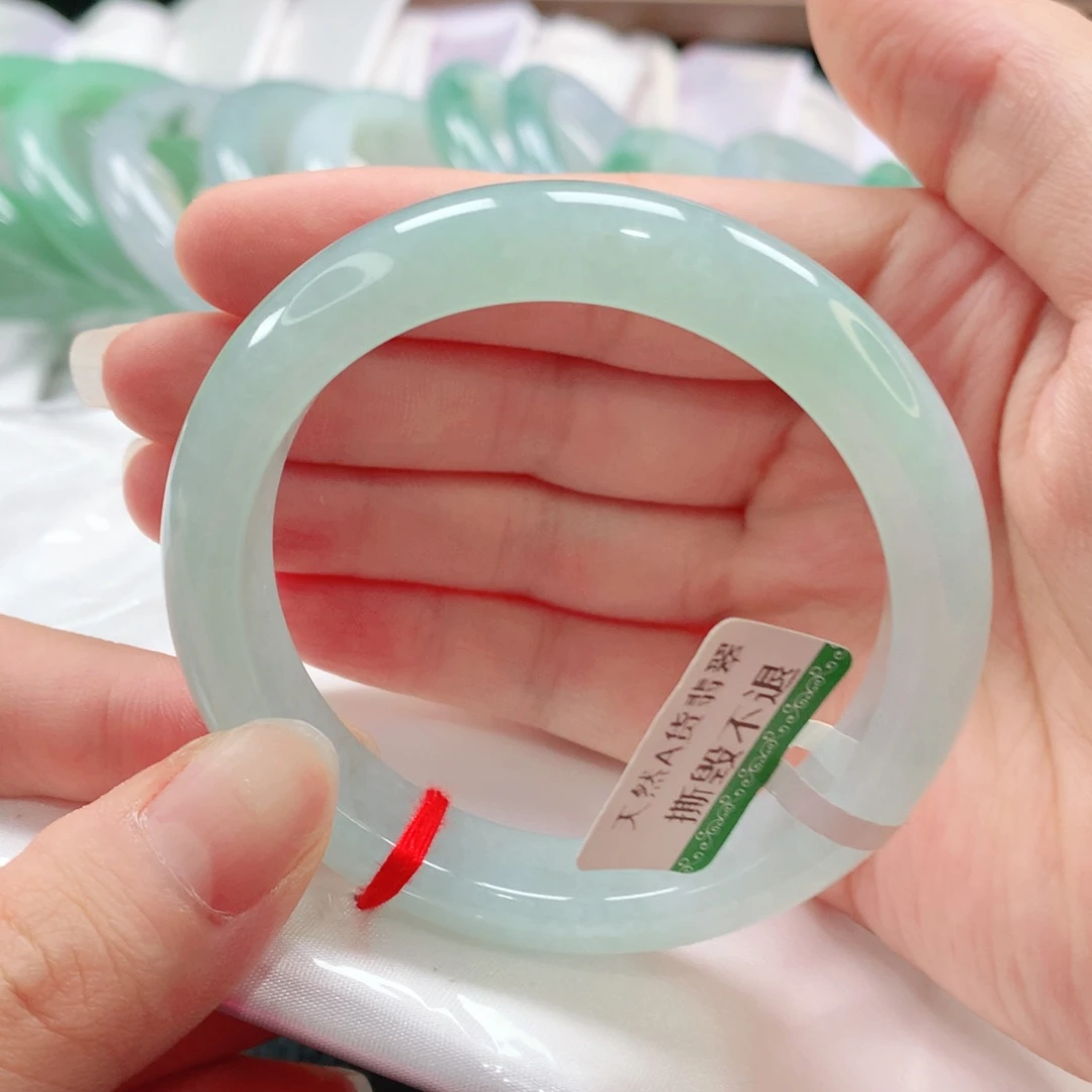 翡翠手镯未镶嵌52圈