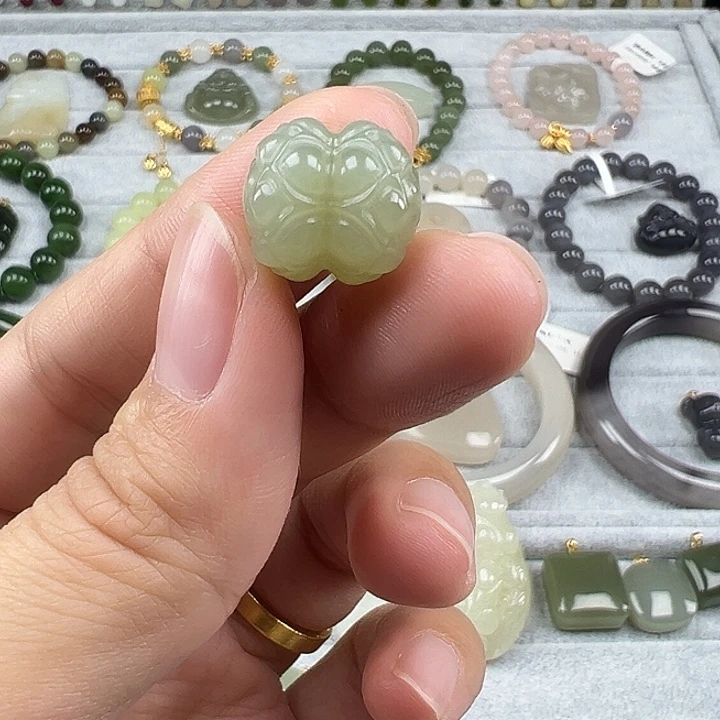和田玉未镶嵌珠宝半成品