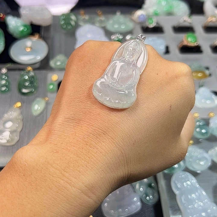 翡翠18K金镶嵌颈饰素衣观音