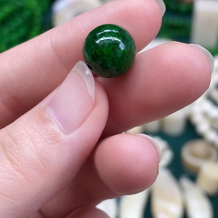 j***u石英石铁合金单珠12.5绿色定制一颗，不支持退换