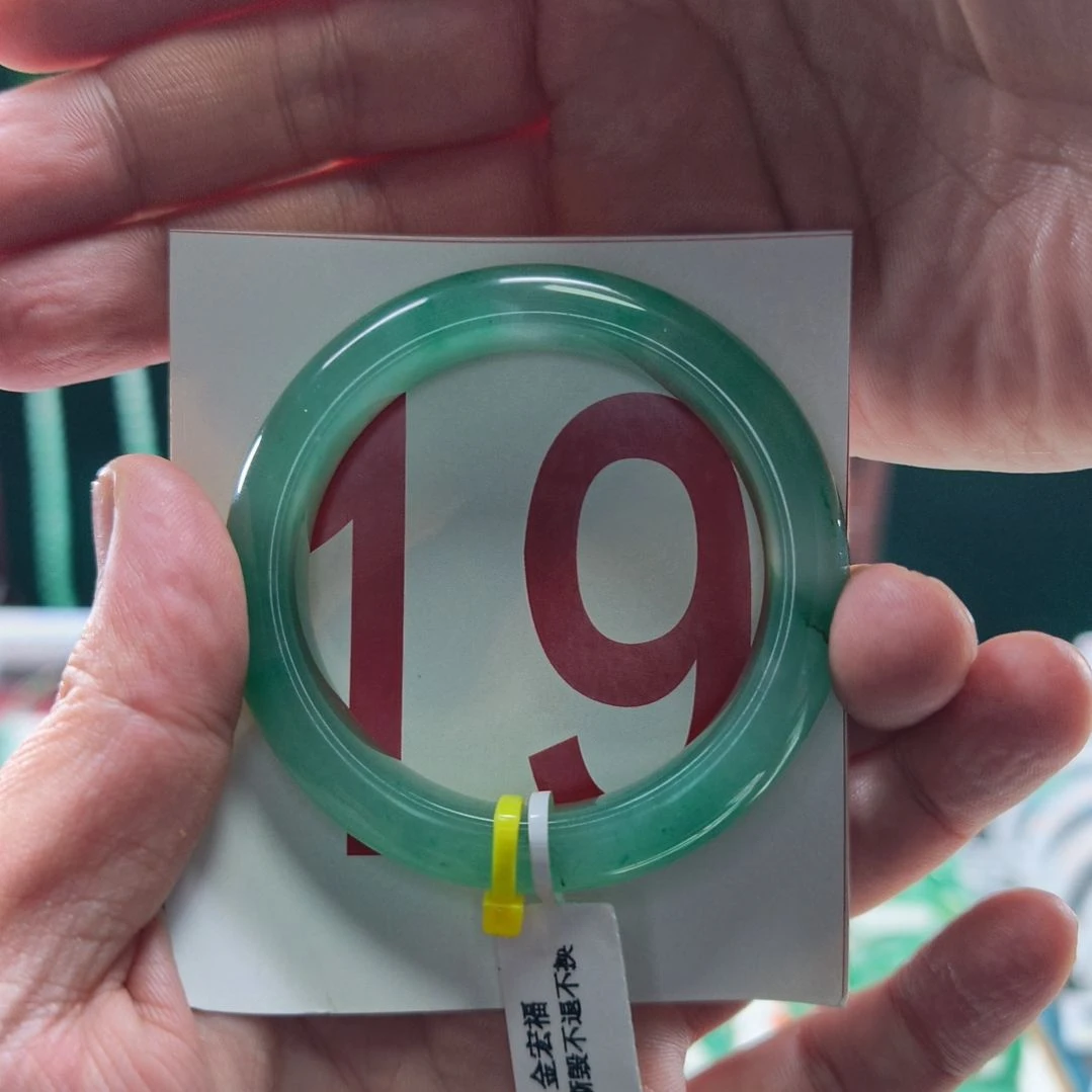 石英质玉（非洲翠）未镶嵌手镯